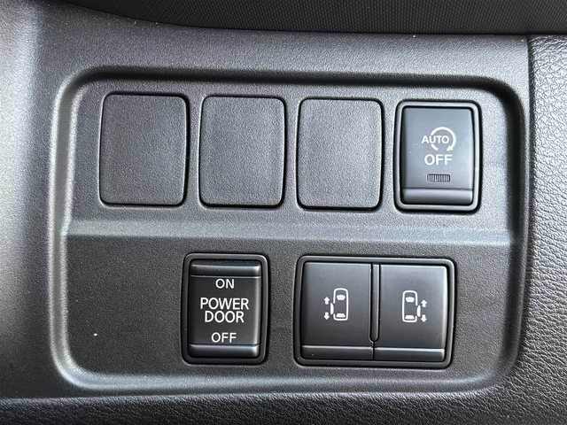 日産 セレナ X 熊本県 2020(令2)年 4.1万km カシミヤグレージュ 福祉車両/【サイドリフト＋リア全自動リフター】/ワンオーナー/純正9型ナビ（MM320D-L）/【フルセグTV/CD/DVD/SD/BT】/全方位カメラ/バックカメラ/ナビ連動前後ドライブレコーダー/エマージェンシーブレーキ/ブラインドスポットモニター/クルーズコントロール/車線逸脱警報/コーナーセンサー/両側パワースライドドア/ビルトインETC2.0/アイドリングストップ/LEDオートライト/電格式ミラー/純正フロアマット/純正ドアバイザー/プッシュスタート/スマートキー/スペアキー/保証書/取扱説明書(ナビ/車両)