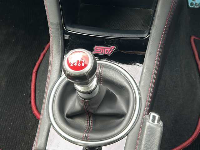 スバル ＷＲＸ ＳＴＩ STI 山口県 2017(平29)年 7.6万km クリスタルホワイトP ワンオーナー/純正DIATONEナビ/DVD/CD/SD/BT/USB/フルセグ/フロント/サイド/バックカメラ/ハーフレザーシート/前席シートヒーター/純正LEDヘッドライト/純正フォグランプ/オートライト/純正１８インチアルミホイール/革巻きステアリング/ステアリングスイッチ/クルーズコントロール/BSM/横滑り防止/SIドライブ/スマートキー/純正フロアマット/ETC/電動格納ウインカードアミラー