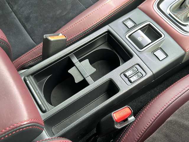 スバル ＷＲＸ Ｓ４ STIスポーツアイサイト 岩手県 2020(令2)年 4.8万km クリスタルホワイトP ４WD/サンルーフ /純正ナビ(型式GCV897D)/フルセグTV/バックカメラ /サイドカメラ/ETC /革巻きステアリング/ナビステアリングスイッチ/ハーフレザーシート /レーダークルコン /前席シートヒーター /前席パワーシート /パドルシフト /オートライト/フロントワイパーデアイサー /衝突軽減装置/横滑り防止装置 /プッシュスタート/AVH/スマートキー×2/USB×2/12V/120Wソケット×2/アイサイト/フロアマット/保証書