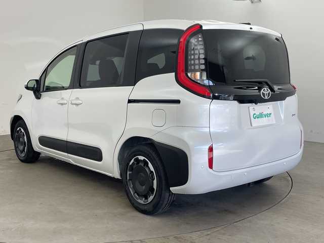 トヨタ シエンタ ハイブリッド Z 兵庫県 2025(令7)年 0.1千km プラチナホワイトパールマイカ ・登録済未使用車/・10.5インチ純正ナビ/・AM・FM・USB・BT・MiraCast/・フルセグTV/・Apple Car Play・AndroidAuto/・バックカメラ/・パノラミックビューモニター/・ビルトインETC2.0/・USB充電ポート/・電子パーキングブレーキ/・オートブレーキホールド/・ドライブモード（パワー・エコ）/・両側パワースライドドア/・革巻きステアリング/・ステアリングスイッチ/・オートライト/・電動格納ミラー/・ウォークスルー/・トヨタセーフティセンス/・レーントレーシングアシスト/・レーンディパーチャーアラート/・プリクラッシュセーフティ/・レーダークルーズコントロール/・ロードサインアシスト/・ドライバー異常時対応システム/・プロアクティブドライビングアシスト/・クリアランスソナー/・リアクロストラフィックアラート/・パーキングサポートブレーキ/・休憩提案/・発進遅れ告知/・ブラインドスポットモニター/・アダプティブハイビームシステム