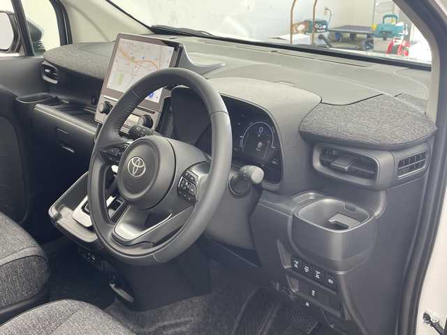 トヨタ シエンタ ハイブリッド Z 兵庫県 2025(令7)年 0.1千km プラチナホワイトパールマイカ ・登録済未使用車/・10.5インチ純正ナビ/・AM・FM・USB・BT・MiraCast/・フルセグTV/・Apple Car Play・AndroidAuto/・バックカメラ/・パノラミックビューモニター/・ビルトインETC2.0/・USB充電ポート/・電子パーキングブレーキ/・オートブレーキホールド/・ドライブモード（パワー・エコ）/・両側パワースライドドア/・革巻きステアリング/・ステアリングスイッチ/・オートライト/・電動格納ミラー/・ウォークスルー/・トヨタセーフティセンス/・レーントレーシングアシスト/・レーンディパーチャーアラート/・プリクラッシュセーフティ/・レーダークルーズコントロール/・ロードサインアシスト/・ドライバー異常時対応システム/・プロアクティブドライビングアシスト/・クリアランスソナー/・リアクロストラフィックアラート/・パーキングサポートブレーキ/・休憩提案/・発進遅れ告知/・ブラインドスポットモニター/・アダプティブハイビームシステム