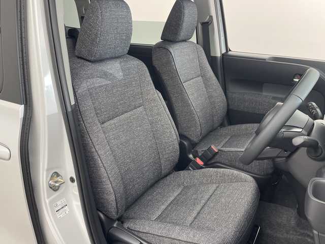 トヨタ シエンタ ハイブリッド Z 兵庫県 2025(令7)年 0.1千km プラチナホワイトパールマイカ ・登録済未使用車/・10.5インチ純正ナビ/・AM・FM・USB・BT・MiraCast/・フルセグTV/・Apple Car Play・AndroidAuto/・バックカメラ/・パノラミックビューモニター/・ビルトインETC2.0/・USB充電ポート/・電子パーキングブレーキ/・オートブレーキホールド/・ドライブモード（パワー・エコ）/・両側パワースライドドア/・革巻きステアリング/・ステアリングスイッチ/・オートライト/・電動格納ミラー/・ウォークスルー/・トヨタセーフティセンス/・レーントレーシングアシスト/・レーンディパーチャーアラート/・プリクラッシュセーフティ/・レーダークルーズコントロール/・ロードサインアシスト/・ドライバー異常時対応システム/・プロアクティブドライビングアシスト/・クリアランスソナー/・リアクロストラフィックアラート/・パーキングサポートブレーキ/・休憩提案/・発進遅れ告知/・ブラインドスポットモニター/・アダプティブハイビームシステム