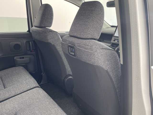 トヨタ シエンタ ハイブリッド Z 兵庫県 2025(令7)年 0.1千km プラチナホワイトパールマイカ ・登録済未使用車/・10.5インチ純正ナビ/・AM・FM・USB・BT・MiraCast/・フルセグTV/・Apple Car Play・AndroidAuto/・バックカメラ/・パノラミックビューモニター/・ビルトインETC2.0/・USB充電ポート/・電子パーキングブレーキ/・オートブレーキホールド/・ドライブモード（パワー・エコ）/・両側パワースライドドア/・革巻きステアリング/・ステアリングスイッチ/・オートライト/・電動格納ミラー/・ウォークスルー/・トヨタセーフティセンス/・レーントレーシングアシスト/・レーンディパーチャーアラート/・プリクラッシュセーフティ/・レーダークルーズコントロール/・ロードサインアシスト/・ドライバー異常時対応システム/・プロアクティブドライビングアシスト/・クリアランスソナー/・リアクロストラフィックアラート/・パーキングサポートブレーキ/・休憩提案/・発進遅れ告知/・ブラインドスポットモニター/・アダプティブハイビームシステム