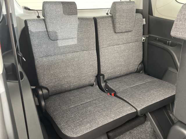 トヨタ シエンタ ハイブリッド Z 兵庫県 2025(令7)年 0.1千km プラチナホワイトパールマイカ ・登録済未使用車/・10.5インチ純正ナビ/・AM・FM・USB・BT・MiraCast/・フルセグTV/・Apple Car Play・AndroidAuto/・バックカメラ/・パノラミックビューモニター/・ビルトインETC2.0/・USB充電ポート/・電子パーキングブレーキ/・オートブレーキホールド/・ドライブモード（パワー・エコ）/・両側パワースライドドア/・革巻きステアリング/・ステアリングスイッチ/・オートライト/・電動格納ミラー/・ウォークスルー/・トヨタセーフティセンス/・レーントレーシングアシスト/・レーンディパーチャーアラート/・プリクラッシュセーフティ/・レーダークルーズコントロール/・ロードサインアシスト/・ドライバー異常時対応システム/・プロアクティブドライビングアシスト/・クリアランスソナー/・リアクロストラフィックアラート/・パーキングサポートブレーキ/・休憩提案/・発進遅れ告知/・ブラインドスポットモニター/・アダプティブハイビームシステム