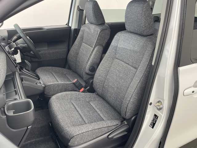 トヨタ シエンタ ハイブリッド Z 兵庫県 2025(令7)年 0.1千km プラチナホワイトパールマイカ ・登録済未使用車/・10.5インチ純正ナビ/・AM・FM・USB・BT・MiraCast/・フルセグTV/・Apple Car Play・AndroidAuto/・バックカメラ/・パノラミックビューモニター/・ビルトインETC2.0/・USB充電ポート/・電子パーキングブレーキ/・オートブレーキホールド/・ドライブモード（パワー・エコ）/・両側パワースライドドア/・革巻きステアリング/・ステアリングスイッチ/・オートライト/・電動格納ミラー/・ウォークスルー/・トヨタセーフティセンス/・レーントレーシングアシスト/・レーンディパーチャーアラート/・プリクラッシュセーフティ/・レーダークルーズコントロール/・ロードサインアシスト/・ドライバー異常時対応システム/・プロアクティブドライビングアシスト/・クリアランスソナー/・リアクロストラフィックアラート/・パーキングサポートブレーキ/・休憩提案/・発進遅れ告知/・ブラインドスポットモニター/・アダプティブハイビームシステム