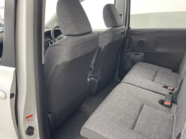 トヨタ シエンタ ハイブリッド Z 兵庫県 2025(令7)年 0.1千km プラチナホワイトパールマイカ ・登録済未使用車/・10.5インチ純正ナビ/・AM・FM・USB・BT・MiraCast/・フルセグTV/・Apple Car Play・AndroidAuto/・バックカメラ/・パノラミックビューモニター/・ビルトインETC2.0/・USB充電ポート/・電子パーキングブレーキ/・オートブレーキホールド/・ドライブモード（パワー・エコ）/・両側パワースライドドア/・革巻きステアリング/・ステアリングスイッチ/・オートライト/・電動格納ミラー/・ウォークスルー/・トヨタセーフティセンス/・レーントレーシングアシスト/・レーンディパーチャーアラート/・プリクラッシュセーフティ/・レーダークルーズコントロール/・ロードサインアシスト/・ドライバー異常時対応システム/・プロアクティブドライビングアシスト/・クリアランスソナー/・リアクロストラフィックアラート/・パーキングサポートブレーキ/・休憩提案/・発進遅れ告知/・ブラインドスポットモニター/・アダプティブハイビームシステム