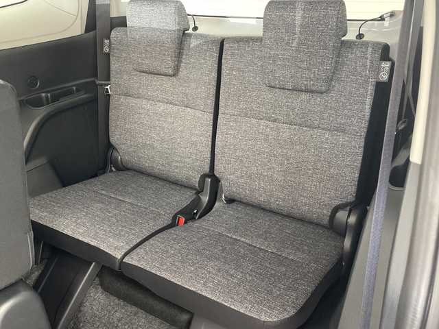 トヨタ シエンタ ハイブリッド Z 兵庫県 2025(令7)年 0.1千km プラチナホワイトパールマイカ ・登録済未使用車/・10.5インチ純正ナビ/・AM・FM・USB・BT・MiraCast/・フルセグTV/・Apple Car Play・AndroidAuto/・バックカメラ/・パノラミックビューモニター/・ビルトインETC2.0/・USB充電ポート/・電子パーキングブレーキ/・オートブレーキホールド/・ドライブモード（パワー・エコ）/・両側パワースライドドア/・革巻きステアリング/・ステアリングスイッチ/・オートライト/・電動格納ミラー/・ウォークスルー/・トヨタセーフティセンス/・レーントレーシングアシスト/・レーンディパーチャーアラート/・プリクラッシュセーフティ/・レーダークルーズコントロール/・ロードサインアシスト/・ドライバー異常時対応システム/・プロアクティブドライビングアシスト/・クリアランスソナー/・リアクロストラフィックアラート/・パーキングサポートブレーキ/・休憩提案/・発進遅れ告知/・ブラインドスポットモニター/・アダプティブハイビームシステム