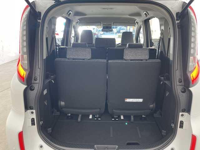 トヨタ シエンタ ハイブリッド Z 兵庫県 2025(令7)年 0.1千km プラチナホワイトパールマイカ ・登録済未使用車/・10.5インチ純正ナビ/・AM・FM・USB・BT・MiraCast/・フルセグTV/・Apple Car Play・AndroidAuto/・バックカメラ/・パノラミックビューモニター/・ビルトインETC2.0/・USB充電ポート/・電子パーキングブレーキ/・オートブレーキホールド/・ドライブモード（パワー・エコ）/・両側パワースライドドア/・革巻きステアリング/・ステアリングスイッチ/・オートライト/・電動格納ミラー/・ウォークスルー/・トヨタセーフティセンス/・レーントレーシングアシスト/・レーンディパーチャーアラート/・プリクラッシュセーフティ/・レーダークルーズコントロール/・ロードサインアシスト/・ドライバー異常時対応システム/・プロアクティブドライビングアシスト/・クリアランスソナー/・リアクロストラフィックアラート/・パーキングサポートブレーキ/・休憩提案/・発進遅れ告知/・ブラインドスポットモニター/・アダプティブハイビームシステム