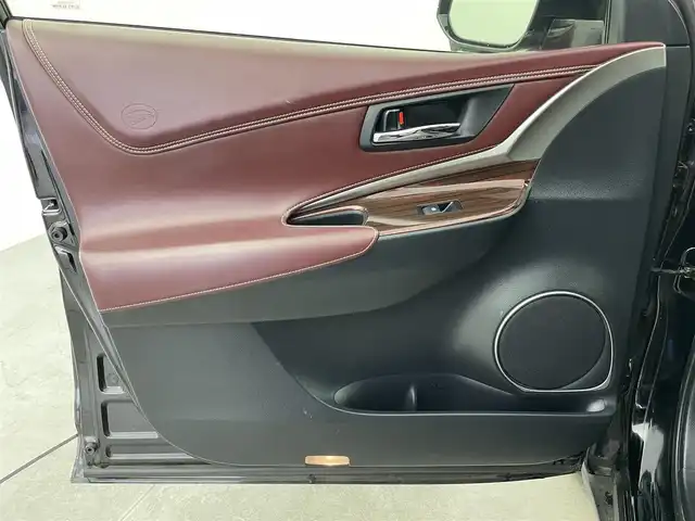 トヨタ ハリアー プレミアム 富山県 2015(平27)年 5.8万km ブラック 純正ナビ【NSZT-W64T】/(AM/FM/CD/DVD/SD/BT)/フルセグTV/バックカメラ/クルーズコントロール/レーンキープアシスト/オートマチックハイビーム/LEDヘッドライト/横滑り防止装置/電動リアゲート/ハーフレザーシート/ドライブレコーダー前後/スマートキー×２/プッシュスタート/純正フロアマット/純正１８インチAW/取扱説明書