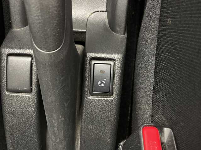 スズキ スイフト RSt 栃木県 2017(平29)年 6.1万km プレミアムシルバーメタリック 社外SDナビ/（AM/FM/CD/DVD/Bluetooth/フルセグ）/バックカメラ/アダプティブクルーズコントロール/ステアリングリモコン/パドルシフト/オートライト/ETC/シートヒーター/純正フロアマット/革巻きステアリング/スマートキー/純正ドアバイザー/LEDヘッドライト