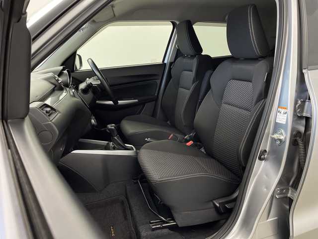 スズキ スイフト RSt 栃木県 2017(平29)年 6.1万km プレミアムシルバーメタリック 社外SDナビ/（AM/FM/CD/DVD/Bluetooth/フルセグ）/バックカメラ/アダプティブクルーズコントロール/ステアリングリモコン/パドルシフト/オートライト/ETC/シートヒーター/純正フロアマット/革巻きステアリング/スマートキー/純正ドアバイザー/LEDヘッドライト