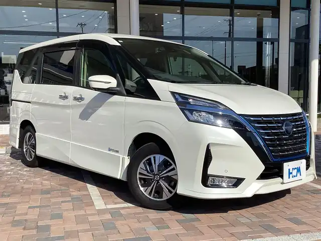 日産 セレナ e－パワー ハイウェイスター V 三重県 2021(令3)年 4.2万km ブリリアントホワイトパール プロパイロット/レーダークルーズコントロール/純正9インチナビ/フルセグ/Bluetooth/DVD再生/アラウンドビューモニター/両側パワースライドドア/左側ハンズフリースライドドア/LEDヘッドライト/LEDフォグライト/インテリジェントルームミラー/インテリジェントキー/プッシュスタート/電子パーキングブレーキ/ビルトインETC/シートバックテーブル/純正15インチアルミ