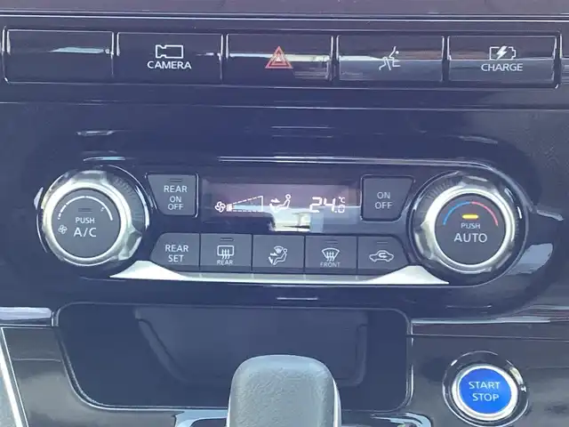 日産 セレナ e－パワー ハイウェイスター V 三重県 2021(令3)年 4.2万km ブリリアントホワイトパール プロパイロット/レーダークルーズコントロール/純正9インチナビ/フルセグ/Bluetooth/DVD再生/アラウンドビューモニター/両側パワースライドドア/左側ハンズフリースライドドア/LEDヘッドライト/LEDフォグライト/インテリジェントルームミラー/インテリジェントキー/プッシュスタート/電子パーキングブレーキ/ビルトインETC/シートバックテーブル/純正15インチアルミ