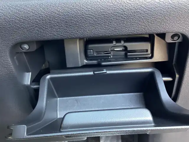 日産 セレナ e－パワー ハイウェイスター V 三重県 2021(令3)年 4.2万km ブリリアントホワイトパール プロパイロット/レーダークルーズコントロール/純正9インチナビ/フルセグ/Bluetooth/DVD再生/アラウンドビューモニター/両側パワースライドドア/左側ハンズフリースライドドア/LEDヘッドライト/LEDフォグライト/インテリジェントルームミラー/インテリジェントキー/プッシュスタート/電子パーキングブレーキ/ビルトインETC/シートバックテーブル/純正15インチアルミ