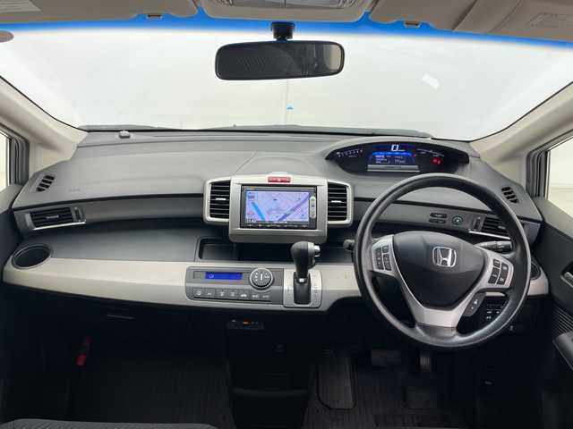 ホンダ フリード ハイブリット 千葉県 2014(平26)年 2.3万km モダンスティールM クルーズコントロール/純正メモリナビ　/バックカメラ　/ＥＴＣ　/スマートキー　/両側パワースライドドア　/電動格納ミラー　/社外サイドバイザー　　/ＬＥＤヘッドライト　/Ｗエアバッグ　/社外スタッドレスタイヤ有