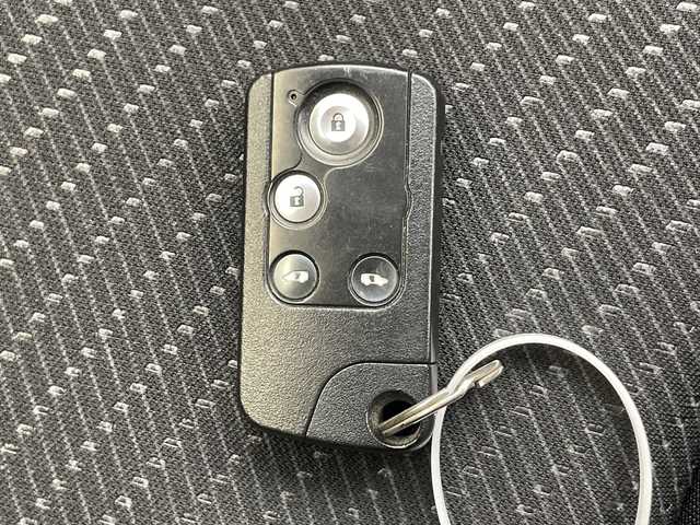 ホンダ フリード ハイブリット 千葉県 2014(平26)年 2.3万km モダンスティールM クルーズコントロール/純正メモリナビ　/バックカメラ　/ＥＴＣ　/スマートキー　/両側パワースライドドア　/電動格納ミラー　/社外サイドバイザー　　/ＬＥＤヘッドライト　/Ｗエアバッグ　/社外スタッドレスタイヤ有