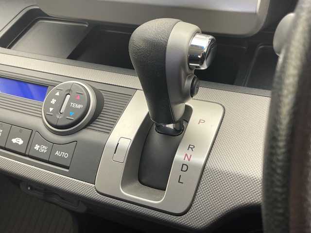 ホンダ フリード ハイブリット 千葉県 2014(平26)年 2.3万km モダンスティールM クルーズコントロール/純正メモリナビ　/バックカメラ　/ＥＴＣ　/スマートキー　/両側パワースライドドア　/電動格納ミラー　/社外サイドバイザー　　/ＬＥＤヘッドライト　/Ｗエアバッグ　/社外スタッドレスタイヤ有