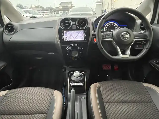 日産 ノート e－パワー メダリスト 茨城県 2017(平29)年 7.8万km ブリリアントホワイトパール 純正ナビ（AM/FM/TV/CD/DVD/Bluetooth）/プッシュスタート/スマートキー/ETC/前方ドライブレコーダー/バックカメラ/社外アルミホイール/純正フロアマット/オートライト/レーンキープアシスト/パワーステアリング/Wエアバック