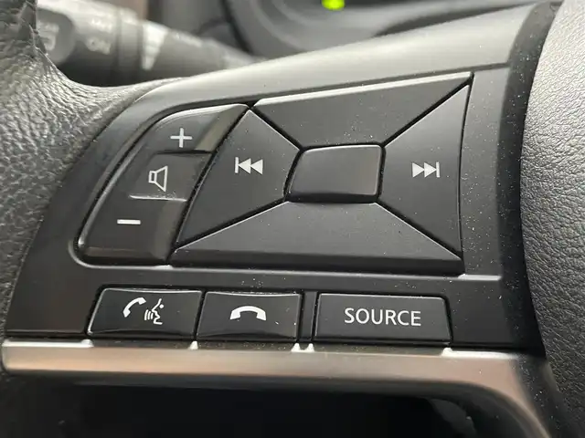 日産 ノート e－パワー メダリスト 茨城県 2017(平29)年 7.8万km ブリリアントホワイトパール 純正ナビ（AM/FM/TV/CD/DVD/Bluetooth）/プッシュスタート/スマートキー/ETC/前方ドライブレコーダー/バックカメラ/社外アルミホイール/純正フロアマット/オートライト/レーンキープアシスト/パワーステアリング/Wエアバック