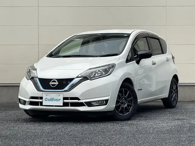 日産 ノート e－パワー メダリスト 茨城県 2017(平29)年 7.8万km ブリリアントホワイトパール 純正ナビ（AM/FM/TV/CD/DVD/Bluetooth）/プッシュスタート/スマートキー/ETC/前方ドライブレコーダー/バックカメラ/社外アルミホイール/純正フロアマット/オートライト/レーンキープアシスト/パワーステアリング/Wエアバック