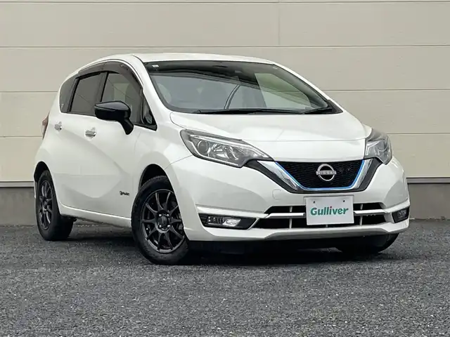 日産 ノート e－パワー メダリスト 茨城県 2017(平29)年 7.8万km ブリリアントホワイトパール 純正ナビ（AM/FM/TV/CD/DVD/Bluetooth）/プッシュスタート/スマートキー/ETC/前方ドライブレコーダー/バックカメラ/社外アルミホイール/純正フロアマット/オートライト/レーンキープアシスト/パワーステアリング/Wエアバック