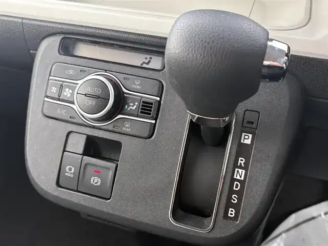 ダイハツ ムーヴ キャンバス ストライプス G 徳島県 2023(令5)年 1.3万km シャイニングホワイトパール/サンドベージュメタリック ・社外ナビ（フルセグＴＶ・ＢＴオーディオ・ＣＤＤＶＤ・ＡＭＦＭ）/・バックカメラ　/・両側パワースライドドア　/・前後ドライブレコーダー　/・ＤＮ席シートヒーター　/・衝突軽減ブレーキ　/・前後コーナーセンサー/・ホットカップホルダー/・オートライト/・LEDヘッドライト