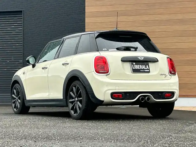 ＭＩＮＩ ミニ クーパー SD 宮崎県 2019(令1)年 4.7万km ペッパー・ホワイト HDDナビ/・Bluetooth /・AM FM/・AUX/・USB/社外フルセグテレビ/バックカメラ/アイドリングストップ/ホワイトシートカバー/アクティブクルーズコントロール/プッシュスタート/ETC/LEDヘッドライト/・オートライト/前後ドライブレコーダー/ユニオンジャックテール/純正17インチブラックアルミホイール
