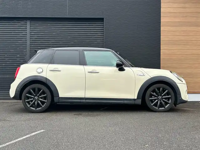 ＭＩＮＩ ミニ クーパー SD 宮崎県 2019(令1)年 4.7万km ペッパー・ホワイト HDDナビ/・Bluetooth /・AM FM/・AUX/・USB/社外フルセグテレビ/バックカメラ/アイドリングストップ/ホワイトシートカバー/アクティブクルーズコントロール/プッシュスタート/ETC/LEDヘッドライト/・オートライト/前後ドライブレコーダー/ユニオンジャックテール/純正17インチブラックアルミホイール