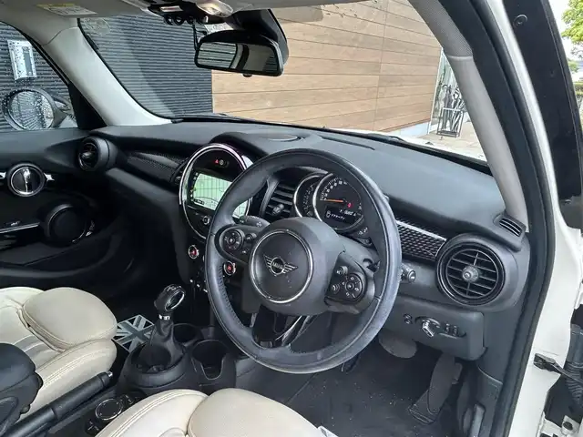 ＭＩＮＩ ミニ クーパー SD 宮崎県 2019(令1)年 4.7万km ペッパー・ホワイト HDDナビ/・Bluetooth /・AM FM/・AUX/・USB/社外フルセグテレビ/バックカメラ/アイドリングストップ/ホワイトシートカバー/アクティブクルーズコントロール/プッシュスタート/ETC/LEDヘッドライト/・オートライト/前後ドライブレコーダー/ユニオンジャックテール/純正17インチブラックアルミホイール