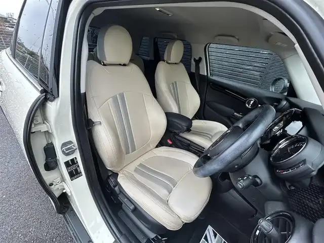 ＭＩＮＩ ミニ クーパー SD 宮崎県 2019(令1)年 4.7万km ペッパー・ホワイト HDDナビ/・Bluetooth /・AM FM/・AUX/・USB/社外フルセグテレビ/バックカメラ/アイドリングストップ/ホワイトシートカバー/アクティブクルーズコントロール/プッシュスタート/ETC/LEDヘッドライト/・オートライト/前後ドライブレコーダー/ユニオンジャックテール/純正17インチブラックアルミホイール