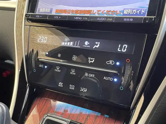 トヨタ ハリアー ハイブリッド プレミアム 岩手県 2015(平27)年 9.9万km ホワイトパールクリスタルシャイン ４WD/パワーバックドア/寒冷地仕様/クルーズコントロール/レーンアシスト/横滑り防止装置/MTモード付きAT/オートマチックハイビーム/車両接近通報装置/純正ナビ/（CD/DVD/フルセグ/Bluetooth）/ステアリングスイッチ/バックカメラ/ETC/LEDヘッドライト/フォグランプ/純正18インチアルミホイール