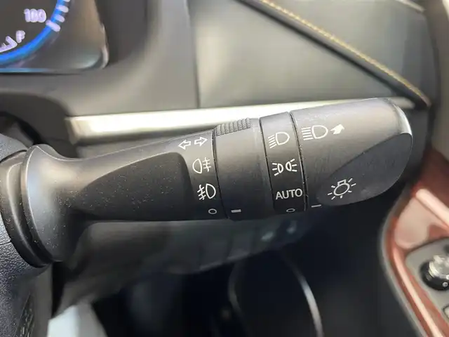 トヨタ ハリアー ハイブリッド プレミアム 岩手県 2015(平27)年 9.9万km ホワイトパールクリスタルシャイン ４WD/パワーバックドア/寒冷地仕様/クルーズコントロール/レーンアシスト/横滑り防止装置/MTモード付きAT/オートマチックハイビーム/車両接近通報装置/純正ナビ/（CD/DVD/フルセグ/Bluetooth）/ステアリングスイッチ/バックカメラ/ETC/LEDヘッドライト/フォグランプ/純正18インチアルミホイール