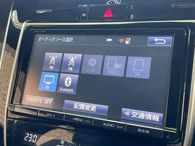 トヨタ ハリアー ハイブリッド プレミアム 岩手県 2015(平27)年 9.9万km ホワイトパールクリスタルシャイン ４WD/パワーバックドア/寒冷地仕様/クルーズコントロール/レーンアシスト/横滑り防止装置/MTモード付きAT/オートマチックハイビーム/車両接近通報装置/純正ナビ/（CD/DVD/フルセグ/Bluetooth）/ステアリングスイッチ/バックカメラ/ETC/LEDヘッドライト/フォグランプ/純正18インチアルミホイール