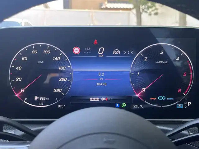 メルセデス・ベンツ Ｍ・ベンツ Ｃ２２０ｄ ステーションワゴン アバンギャルドAMGライン 静岡県 2022(令4)年 3.1万km 白 カラーコード：885[オパリスホイト】/ベーシックパッケージ/・ヘッドアップディスプレイ/・MBUX ARナビゲーション/(Bluetooth/USB/フルセグ)/パノラミックスライディングルーフ/ハーフレザーシート/電動リアゲート/衝突被害軽減システム/360°/アダプティブクルーズコントロール/レーンキープアシスト/パーキングアシスト/メモリー付きパワーシート/シートヒーター /キーレスゴー/ETC/ドライブレコーダー/純正フロアマット/純正アルミホイール/ルーフレール/保証書/取扱説明書/スペアキー