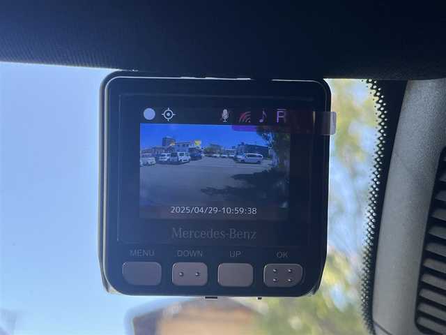 メルセデス・ベンツ Ｍ・ベンツ Ｃ２２０ｄ ステーションワゴン アバンギャルドAMGライン 静岡県 2022(令4)年 3.1万km 白 カラーコード：885[オパリスホイト】/ベーシックパッケージ/・ヘッドアップディスプレイ/・MBUX ARナビゲーション/(Bluetooth/USB/フルセグ)/パノラミックスライディングルーフ/ハーフレザーシート/電動リアゲート/衝突被害軽減システム/360°/アダプティブクルーズコントロール/レーンキープアシスト/パーキングアシスト/メモリー付きパワーシート/シートヒーター /キーレスゴー/ETC/ドライブレコーダー/純正フロアマット/純正アルミホイール/ルーフレール/保証書/取扱説明書/スペアキー