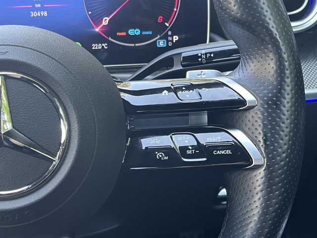 メルセデス・ベンツ Ｍ・ベンツ Ｃ２２０ｄ ステーションワゴン アバンギャルドAMGライン 静岡県 2022(令4)年 3.1万km 白 カラーコード：885[オパリスホイト】/ベーシックパッケージ/・ヘッドアップディスプレイ/・MBUX ARナビゲーション/(Bluetooth/USB/フルセグ)/パノラミックスライディングルーフ/ハーフレザーシート/電動リアゲート/衝突被害軽減システム/360°/アダプティブクルーズコントロール/レーンキープアシスト/パーキングアシスト/メモリー付きパワーシート/シートヒーター /キーレスゴー/ETC/ドライブレコーダー/純正フロアマット/純正アルミホイール/ルーフレール/保証書/取扱説明書/スペアキー