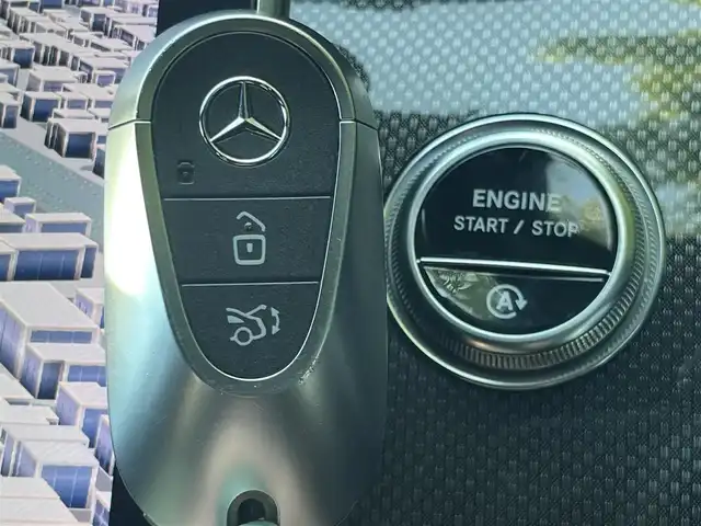 メルセデス・ベンツ Ｍ・ベンツ Ｃ２２０ｄ ステーションワゴン アバンギャルドAMGライン 静岡県 2022(令4)年 3.1万km 白 カラーコード：885[オパリスホイト】/ベーシックパッケージ/・ヘッドアップディスプレイ/・MBUX ARナビゲーション/(Bluetooth/USB/フルセグ)/パノラミックスライディングルーフ/ハーフレザーシート/電動リアゲート/衝突被害軽減システム/360°/アダプティブクルーズコントロール/レーンキープアシスト/パーキングアシスト/メモリー付きパワーシート/シートヒーター /キーレスゴー/ETC/ドライブレコーダー/純正フロアマット/純正アルミホイール/ルーフレール/保証書/取扱説明書/スペアキー