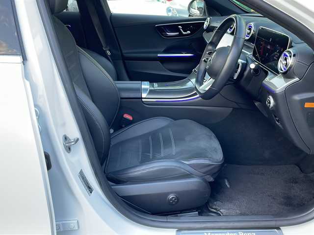 メルセデス・ベンツ Ｍ・ベンツ Ｃ２２０ｄ ステーションワゴン アバンギャルドAMGライン 東京都 2022(令4)年 3.1万km パール カラーコード：885[オパリスホイト】/ベーシックパッケージ/ヘッドアップディスプレイ/ARナビゲーション/パノラミックスライディングルーフ/新車時保証書　取扱説明書/アクティブブレーキアシスト/アクティブディスタンスアシストディストロニック/アクティブブラインドウスポット/アクティブレーンキーピングアシスト/アクティブパーキングアシスト/アイドリングストップ/純正ナビ/フルセグTV/BT/USB/AppleCarPlay/360度カメラ　ETC【2.0】/純正ドライブレコーダー【前後】/ハーフレザーシート/シートヒーター/フロントメモリー付パワーシート/スマートキー×2/LEDヘッドライト/オートライト/パドルシフト付皮巻きハンドル/純正18インチアルミ