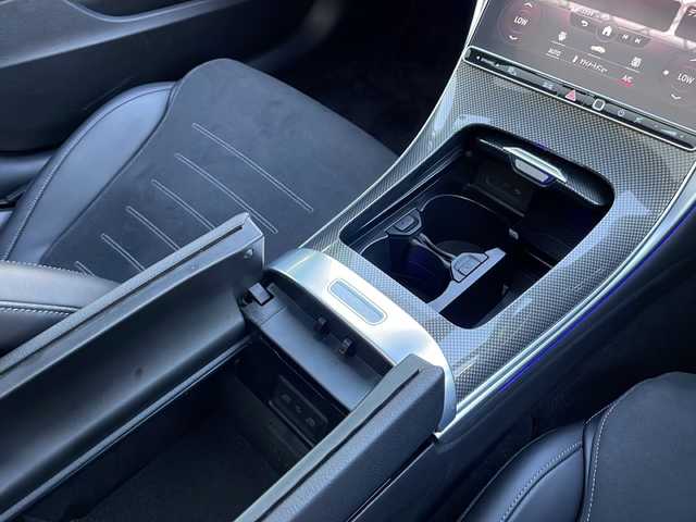 メルセデス・ベンツ Ｍ・ベンツ Ｃ２２０ｄ ステーションワゴン アバンギャルドAMGライン 東京都 2022(令4)年 3.1万km パール カラーコード：885[オパリスホイト】/ベーシックパッケージ/ヘッドアップディスプレイ/ARナビゲーション/パノラミックスライディングルーフ/新車時保証書　取扱説明書/アクティブブレーキアシスト/アクティブディスタンスアシストディストロニック/アクティブブラインドウスポット/アクティブレーンキーピングアシスト/アクティブパーキングアシスト/アイドリングストップ/純正ナビ/フルセグTV/BT/USB/AppleCarPlay/360度カメラ　ETC【2.0】/純正ドライブレコーダー【前後】/ハーフレザーシート/シートヒーター/フロントメモリー付パワーシート/スマートキー×2/LEDヘッドライト/オートライト/パドルシフト付皮巻きハンドル/純正18インチアルミ