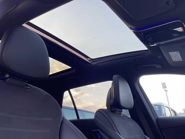 メルセデス・ベンツ Ｍ・ベンツ Ｃ２２０ｄ ステーションワゴン アバンギャルドAMGライン 東京都 2022(令4)年 3.1万km パール カラーコード：885[オパリスホイト】/ベーシックパッケージ/ヘッドアップディスプレイ/ARナビゲーション/パノラミックスライディングルーフ/新車時保証書　取扱説明書/アクティブブレーキアシスト/アクティブディスタンスアシストディストロニック/アクティブブラインドウスポット/アクティブレーンキーピングアシスト/アクティブパーキングアシスト/アイドリングストップ/純正ナビ/フルセグTV/BT/USB/AppleCarPlay/360度カメラ　ETC【2.0】/純正ドライブレコーダー【前後】/ハーフレザーシート/シートヒーター/フロントメモリー付パワーシート/スマートキー×2/LEDヘッドライト/オートライト/パドルシフト付皮巻きハンドル/純正18インチアルミ