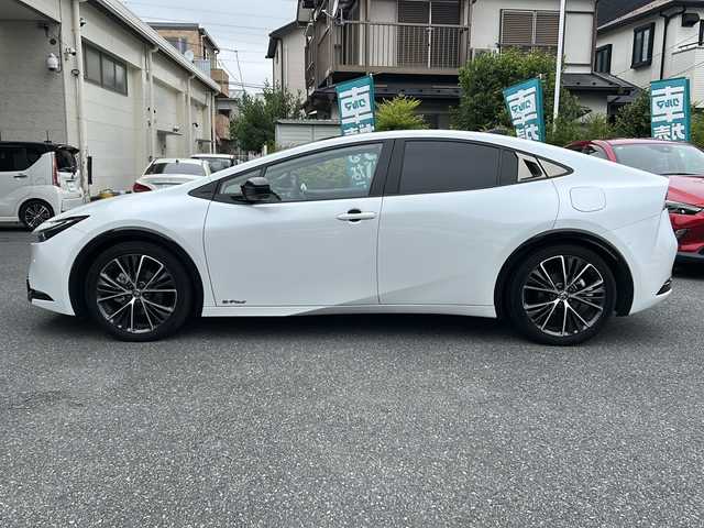 トヨタ プリウス Z 埼玉県 2023(令5)年 0.9万km プラチナホワイトパールマイカ ワンオーナー/ワンセグテレビ/バックカメラ/ETC/パノラミックビューモニタ/デジタルインナーミラー/ガラスルーフ