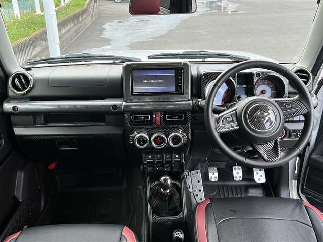 スズキ ジムニー XC 茨城県 2019(令1)年 2.8万km パール 純正ナビゲーション/CD/DVD/Bluetooth/USB入力/横滑り防止装置/衝突被害軽減システム/レーンキープアシスト/コーナーセンサー前後/クルーズコントロール/ダウンヒルアシストコントロール/16インチ純正AW/オートライト/LEDヘッドライト/ETC/スマートキー/エンジンスタートボタン