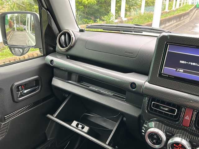 スズキ ジムニー XC 茨城県 2019(令1)年 2.8万km パール 純正ナビゲーション/CD/DVD/Bluetooth/USB入力/横滑り防止装置/衝突被害軽減システム/レーンキープアシスト/コーナーセンサー前後/クルーズコントロール/ダウンヒルアシストコントロール/16インチ純正AW/オートライト/LEDヘッドライト/ETC/スマートキー/エンジンスタートボタン