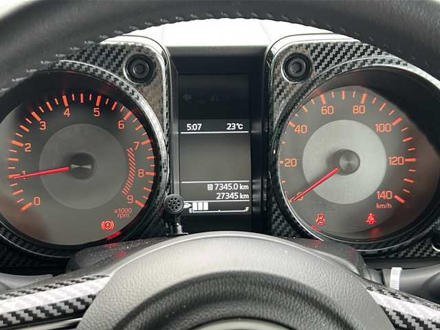 スズキ ジムニー XC 茨城県 2019(令1)年 2.8万km パール 純正ナビゲーション/CD/DVD/Bluetooth/USB入力/横滑り防止装置/衝突被害軽減システム/レーンキープアシスト/コーナーセンサー前後/クルーズコントロール/ダウンヒルアシストコントロール/16インチ純正AW/オートライト/LEDヘッドライト/ETC/スマートキー/エンジンスタートボタン