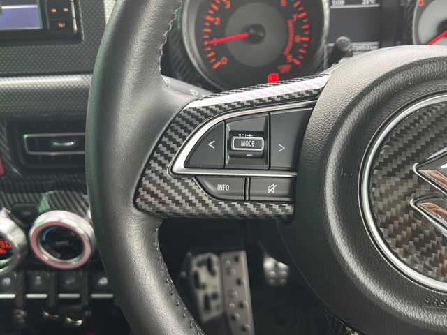 スズキ ジムニー XC 茨城県 2019(令1)年 2.8万km パール 純正ナビゲーション/CD/DVD/Bluetooth/USB入力/横滑り防止装置/衝突被害軽減システム/レーンキープアシスト/コーナーセンサー前後/クルーズコントロール/ダウンヒルアシストコントロール/16インチ純正AW/オートライト/LEDヘッドライト/ETC/スマートキー/エンジンスタートボタン
