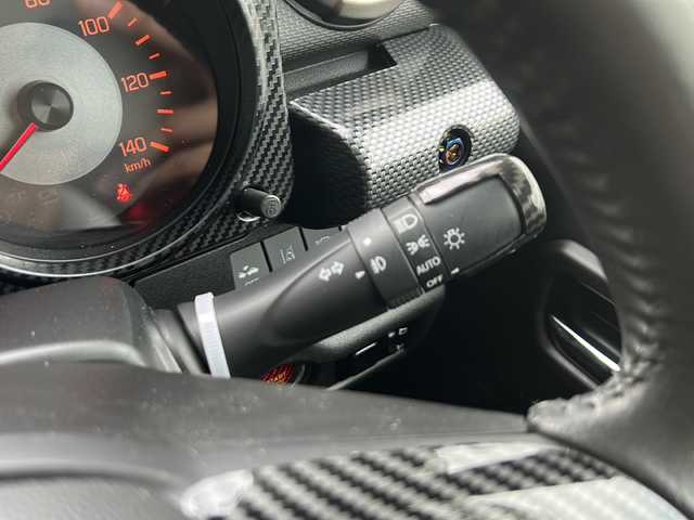 スズキ ジムニー XC 茨城県 2019(令1)年 2.8万km パール 純正ナビゲーション/CD/DVD/Bluetooth/USB入力/横滑り防止装置/衝突被害軽減システム/レーンキープアシスト/コーナーセンサー前後/クルーズコントロール/ダウンヒルアシストコントロール/16インチ純正AW/オートライト/LEDヘッドライト/ETC/スマートキー/エンジンスタートボタン