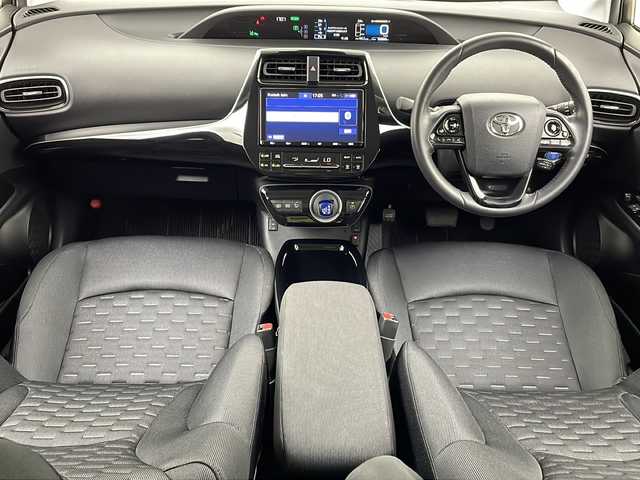トヨタ プリウス ＰＨＶ S セーフティプラス 宮城県 2019(平31)年 5.7万km ホワイトパールクリスタルシャイン Toyota Safety Sense 	/・プリクラッシュセーフティ	/・レーンディパーチャーアラート	/・オートマチックハイビーム	/・レーダークルーズコントロール	/・クリアランスソナー/純正9型ナビ/・BT.CD.DVD.SD/フルセグTV/バックカメラ/パーキングアシスト/LEDヘッドライト/LEDフォグランプ/ビルトインETC2.0/社外ドライブレコーダー（F）/アイドリングストップ/横滑り防止装置/プッシュスタート/スマートキー/純正15inAW付（冬タイヤ積込）/社外15inAW/純正フロアマット