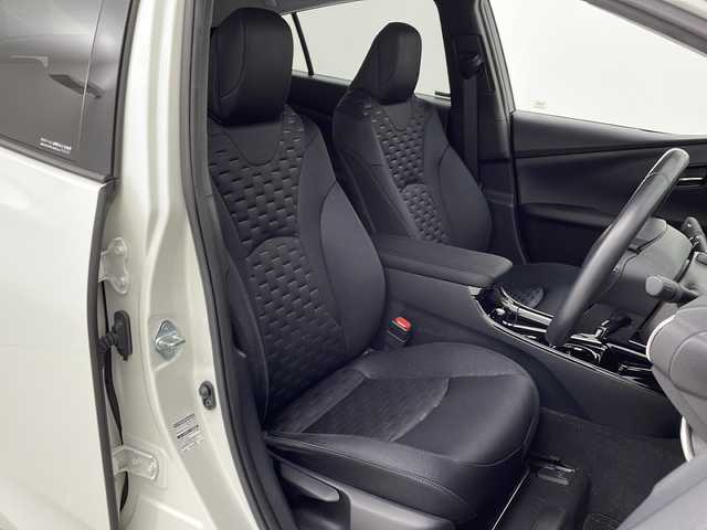 トヨタ プリウス ＰＨＶ S セーフティプラス 宮城県 2019(平31)年 5.7万km ホワイトパールクリスタルシャイン Toyota Safety Sense 	/・プリクラッシュセーフティ	/・レーンディパーチャーアラート	/・オートマチックハイビーム	/・レーダークルーズコントロール	/・クリアランスソナー/純正9型ナビ/・BT.CD.DVD.SD/フルセグTV/バックカメラ/パーキングアシスト/LEDヘッドライト/LEDフォグランプ/ビルトインETC2.0/社外ドライブレコーダー（F）/アイドリングストップ/横滑り防止装置/プッシュスタート/スマートキー/純正15inAW付（冬タイヤ積込）/社外15inAW/純正フロアマット
