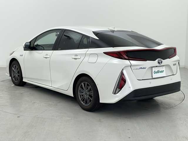 トヨタ プリウス ＰＨＶ S セーフティプラス 宮城県 2019(平31)年 5.7万km ホワイトパールクリスタルシャイン Toyota Safety Sense 	/・プリクラッシュセーフティ	/・レーンディパーチャーアラート	/・オートマチックハイビーム	/・レーダークルーズコントロール	/・クリアランスソナー/純正9型ナビ/・BT.CD.DVD.SD/フルセグTV/バックカメラ/パーキングアシスト/LEDヘッドライト/LEDフォグランプ/ビルトインETC2.0/社外ドライブレコーダー（F）/アイドリングストップ/横滑り防止装置/プッシュスタート/スマートキー/純正15inAW付（冬タイヤ積込）/社外15inAW/純正フロアマット
