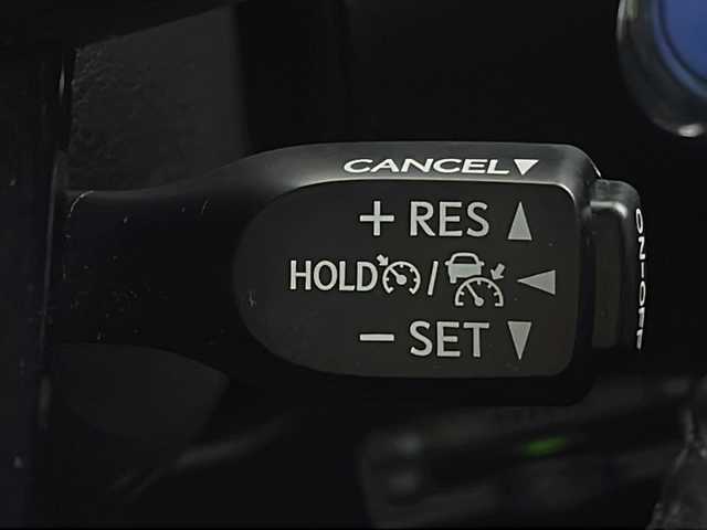 トヨタ プリウス ＰＨＶ S セーフティプラス 宮城県 2019(平31)年 5.7万km ホワイトパールクリスタルシャイン Toyota Safety Sense 	/・プリクラッシュセーフティ	/・レーンディパーチャーアラート	/・オートマチックハイビーム	/・レーダークルーズコントロール	/・クリアランスソナー/純正9型ナビ/・BT.CD.DVD.SD/フルセグTV/バックカメラ/パーキングアシスト/LEDヘッドライト/LEDフォグランプ/ビルトインETC2.0/社外ドライブレコーダー（F）/アイドリングストップ/横滑り防止装置/プッシュスタート/スマートキー/純正15inAW付（冬タイヤ積込）/社外15inAW/純正フロアマット